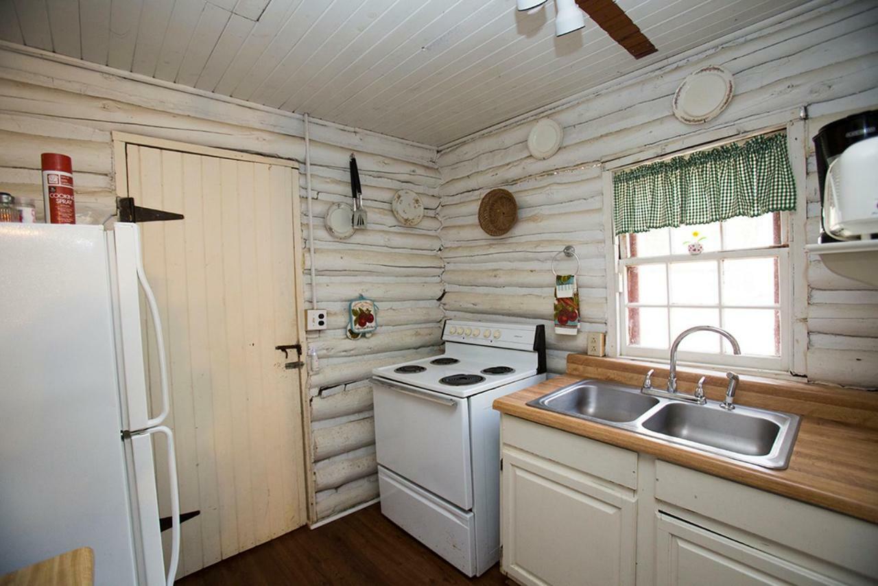 Pine Gables Cabins Villa Лейк Люр Екстериор снимка