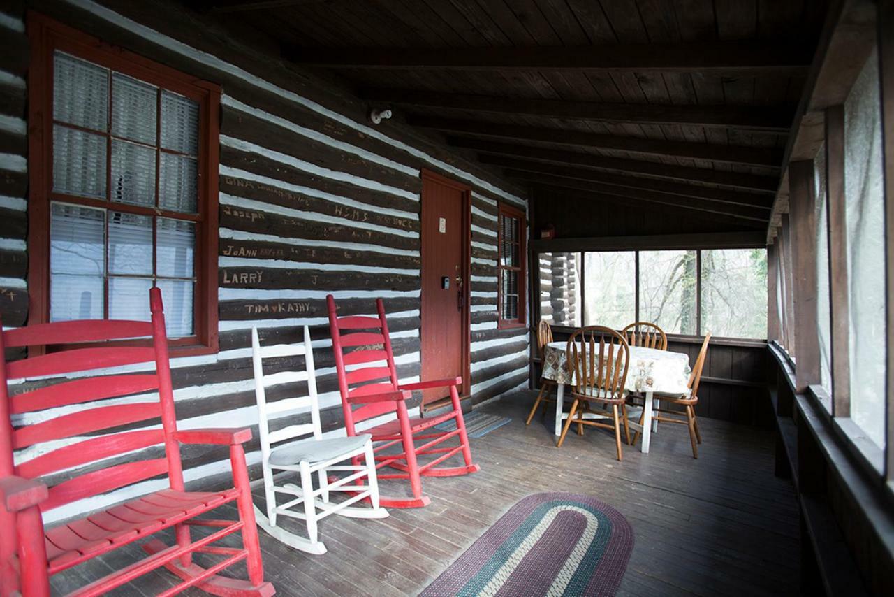 Pine Gables Cabins Villa Лейк Люр Екстериор снимка