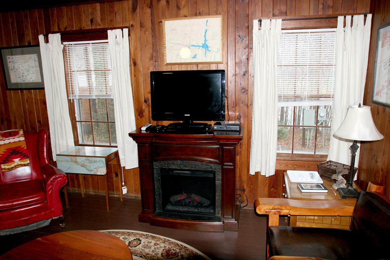 Pine Gables Cabins Villa Лейк Люр Екстериор снимка