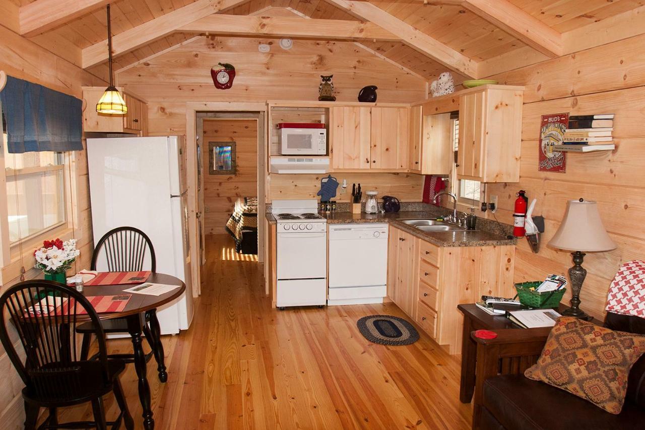 Pine Gables Cabins Villa Лейк Люр Екстериор снимка