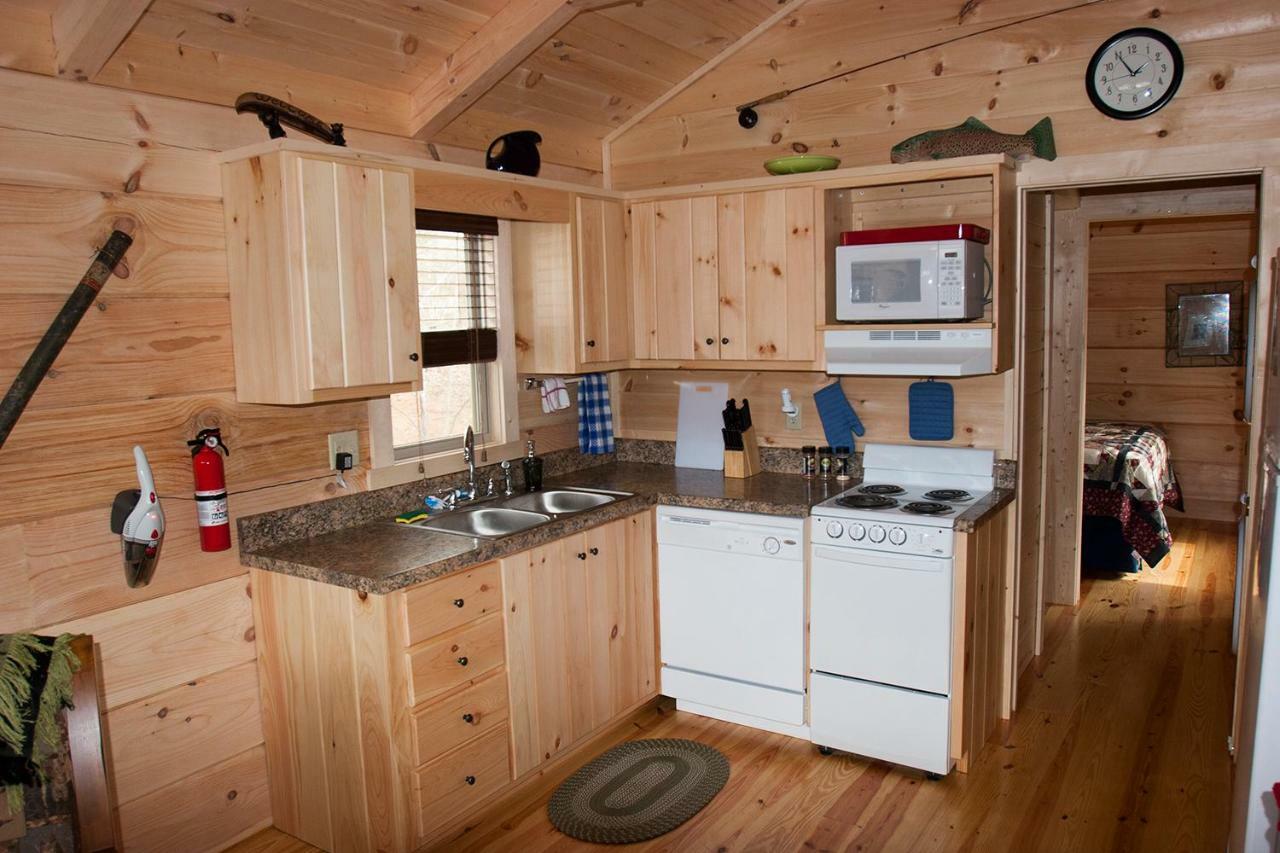 Pine Gables Cabins Villa Лейк Люр Екстериор снимка