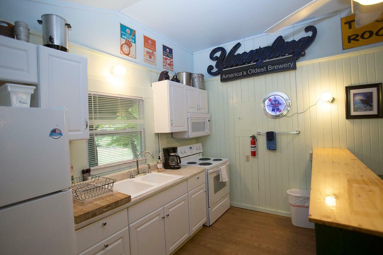 Pine Gables Cabins Villa Лейк Люр Екстериор снимка