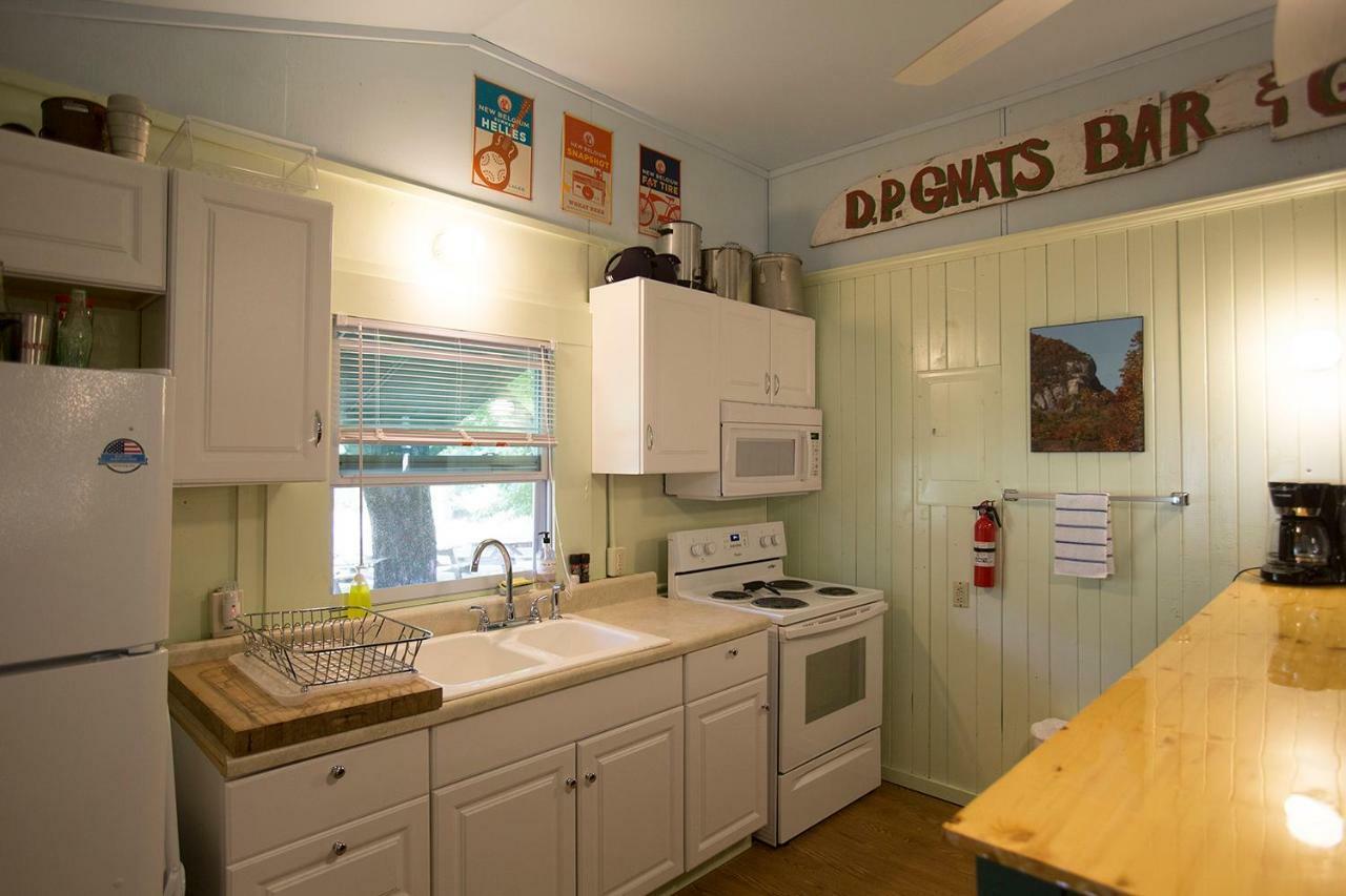 Pine Gables Cabins Villa Лейк Люр Екстериор снимка